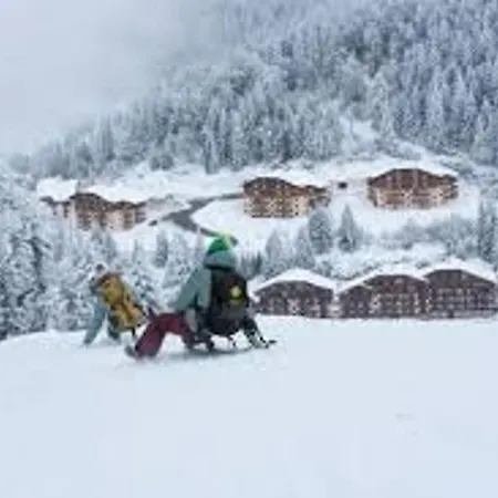 2 Pieces Avec Balcon Et Parking Au Col Du Corbier - Fr-1-573-107